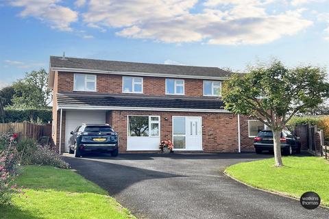 4 bedroom detached house for sale, Loder Drive, Aylestone Hill, Hereford, HR1