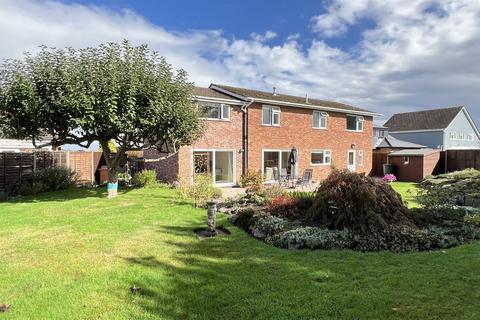 4 bedroom detached house for sale, Loder Drive, Aylestone Hill, Hereford, HR1
