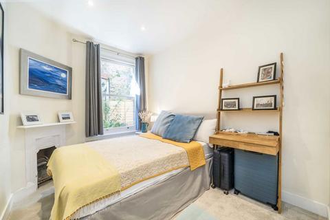 3 bedroom flat for sale, Stapleton Road, London SW17