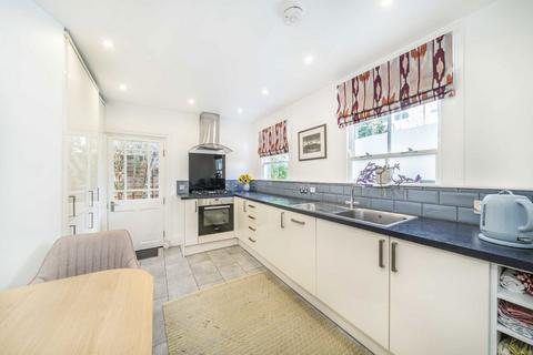 3 bedroom flat for sale, Stapleton Road, London SW17