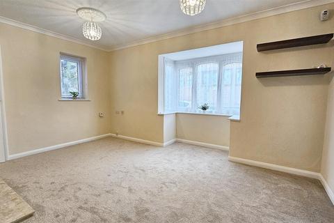 2 bedroom flat for sale, Albion Street, Oadby
