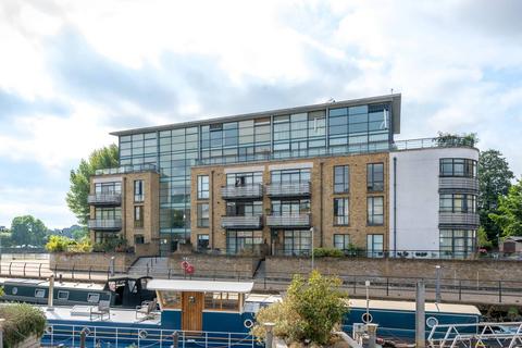 2 bedroom flat for sale, Ferry Quays, Brentford, TW8
