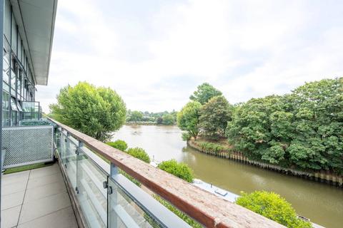 2 bedroom flat for sale, Ferry Quays, Brentford, TW8
