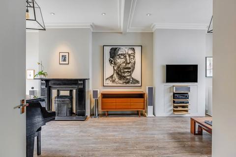 35 Cotleigh Road, London, NW6 2NN