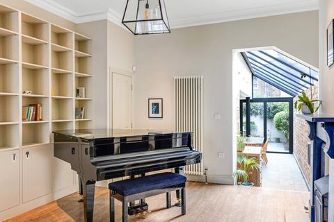 35 Cotleigh Road, London, NW6 2NN