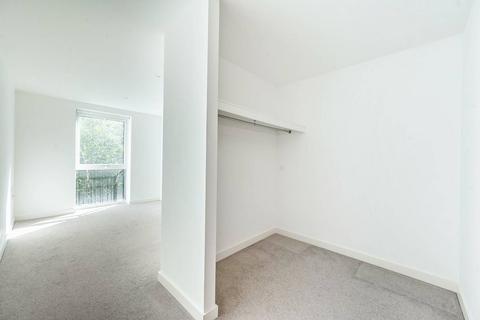 3 bedroom flat for sale, Stanmore Place, Stanmore, HA7