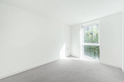 3 bedroom flat for sale, Stanmore Place, Stanmore, HA7