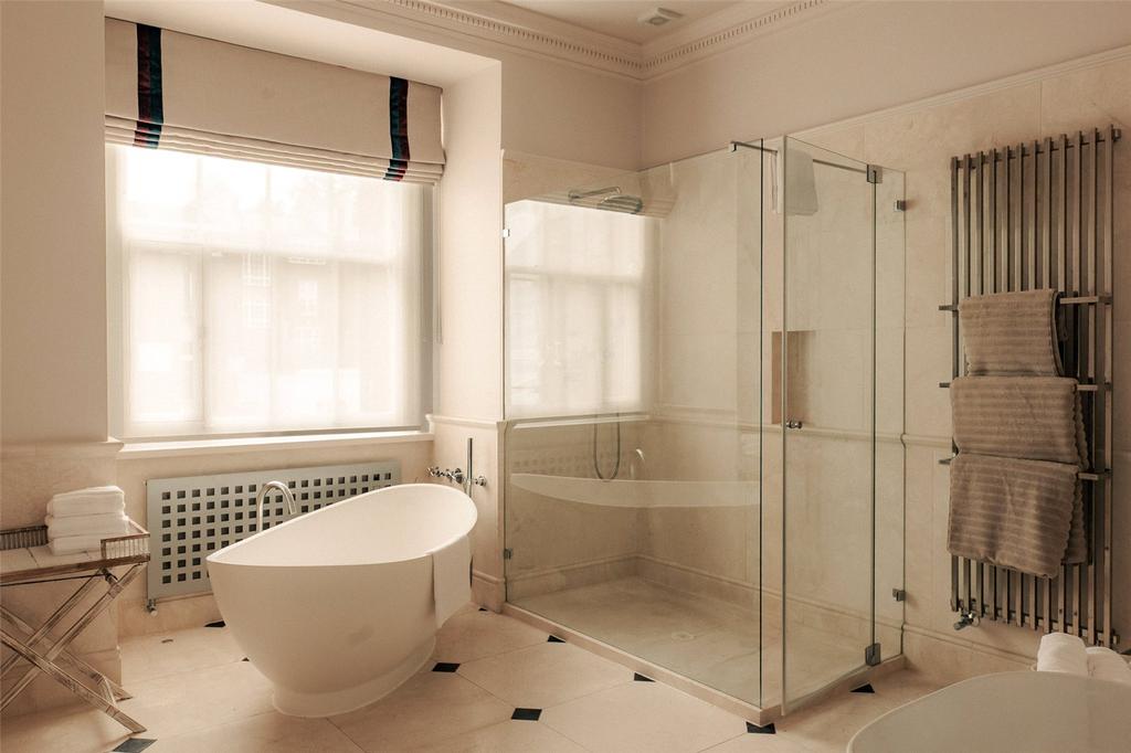 Principal Bathroom