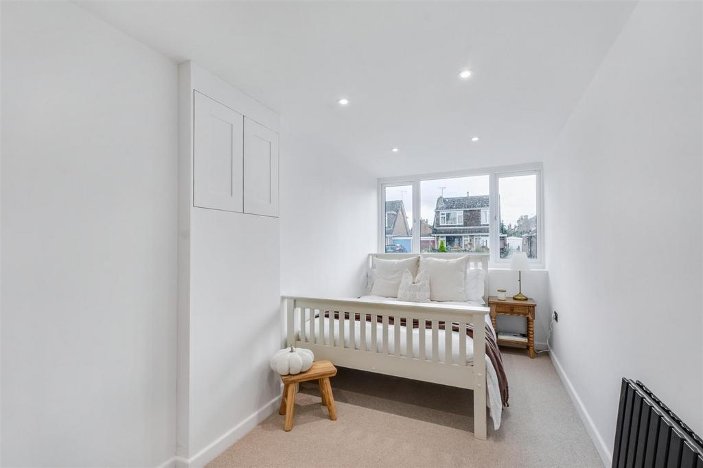 Bedroom 4 3.jpeg