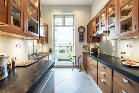 3 bedroom flat for sale, Frognal Rise, London NW3
