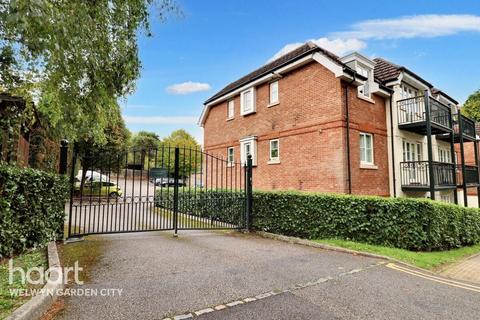 undefined, Canonsfield Road, WELWYN