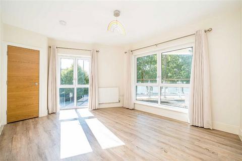 2 bedroom flat for sale, Blagrove Road, Teddington TW11