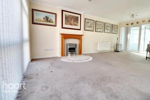 2 bedroom bungalow for sale, Helford Close, Bedford