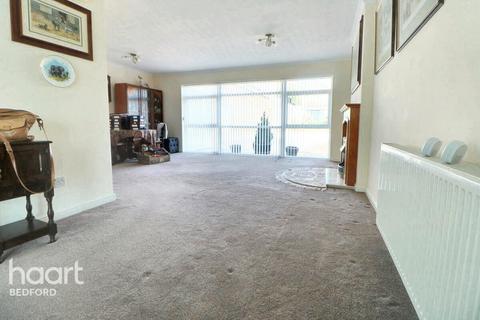 2 bedroom bungalow for sale, Helford Close, Bedford