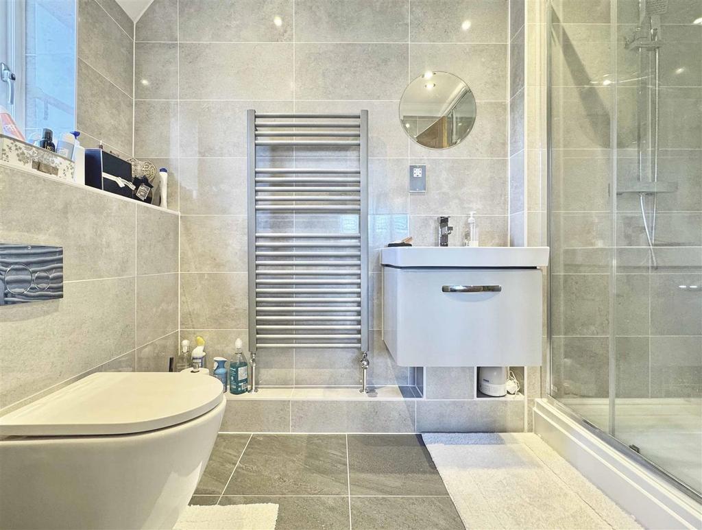 En-Suite To Master Bedroom.jpg