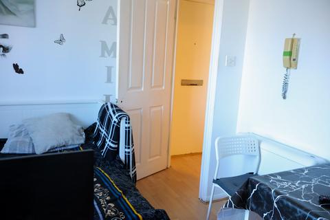 undefined, Linnet Close, London N9