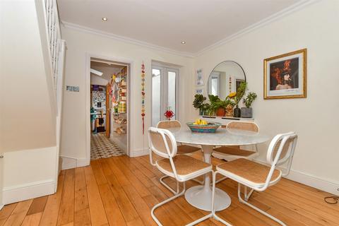 33 Ray Lodge Road, Woodford Green, IG8 7NX