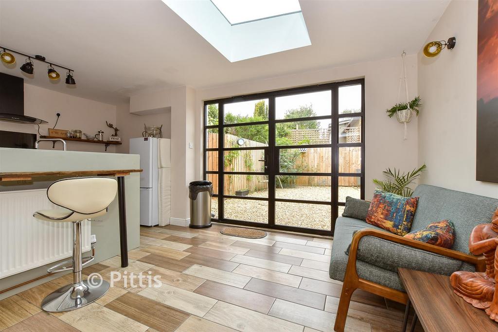 Kitchen/ Breakfast Area