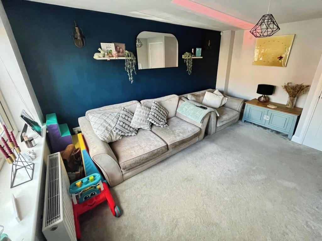 Pbox-living room-335893.jpg