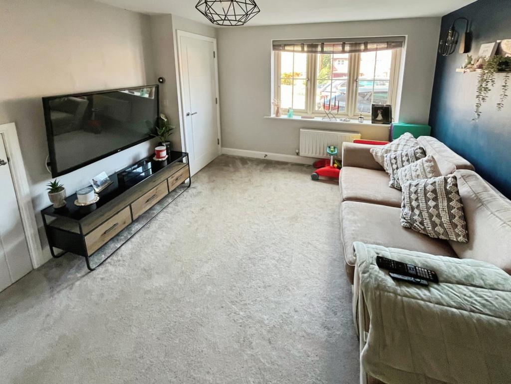 Pbox-living room-335893.jpg