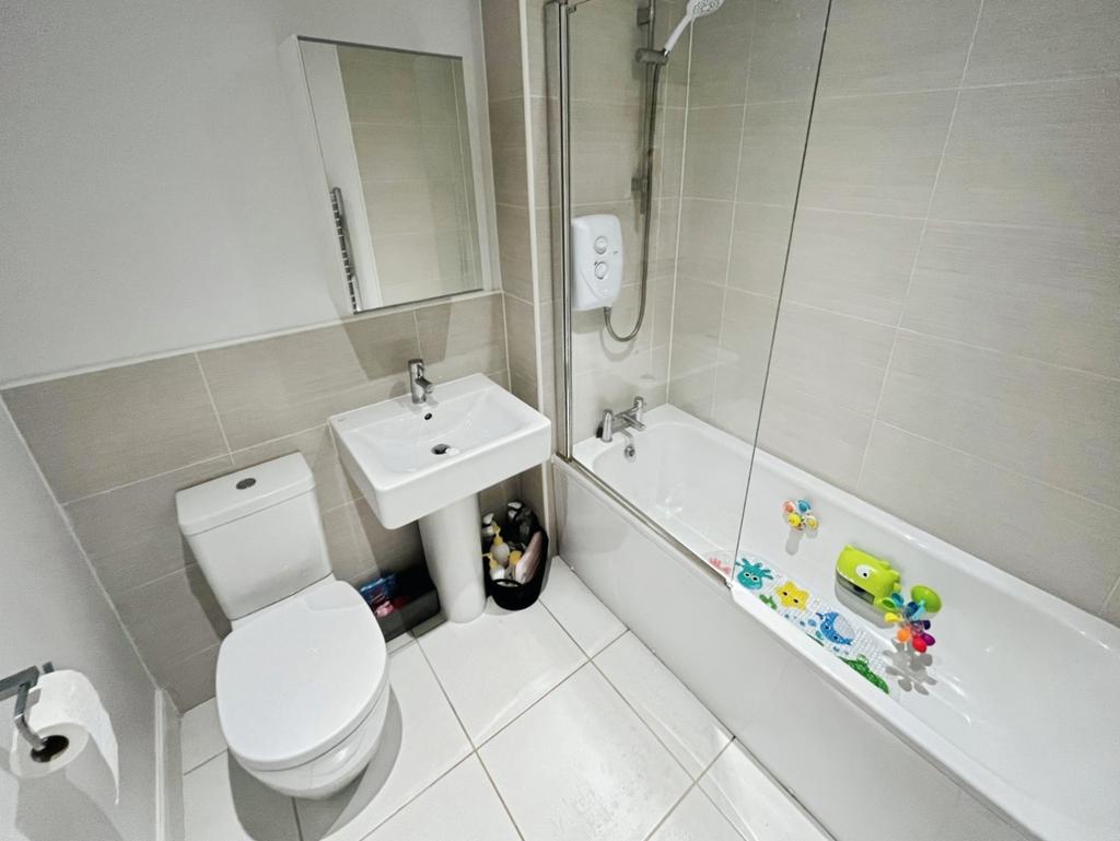 Pbox-bathroom-335893.jpg