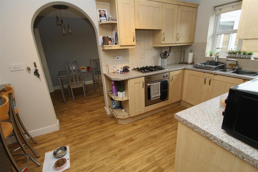 Kitchen2.JPG