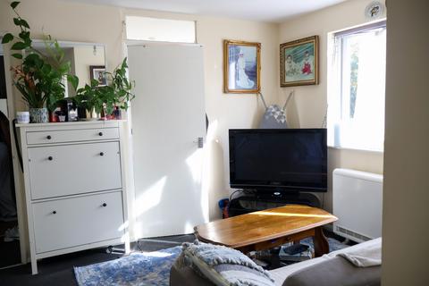 1 bedroom flat for sale, Linnet Close, London N9