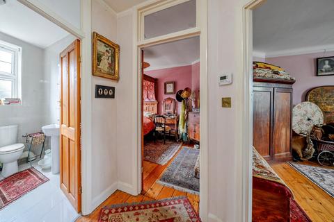 2 bedroom flat for sale, Aylmer Road, East Finchley, London, N2