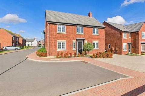 Lapwing Avenue, Streethay, Lichfield