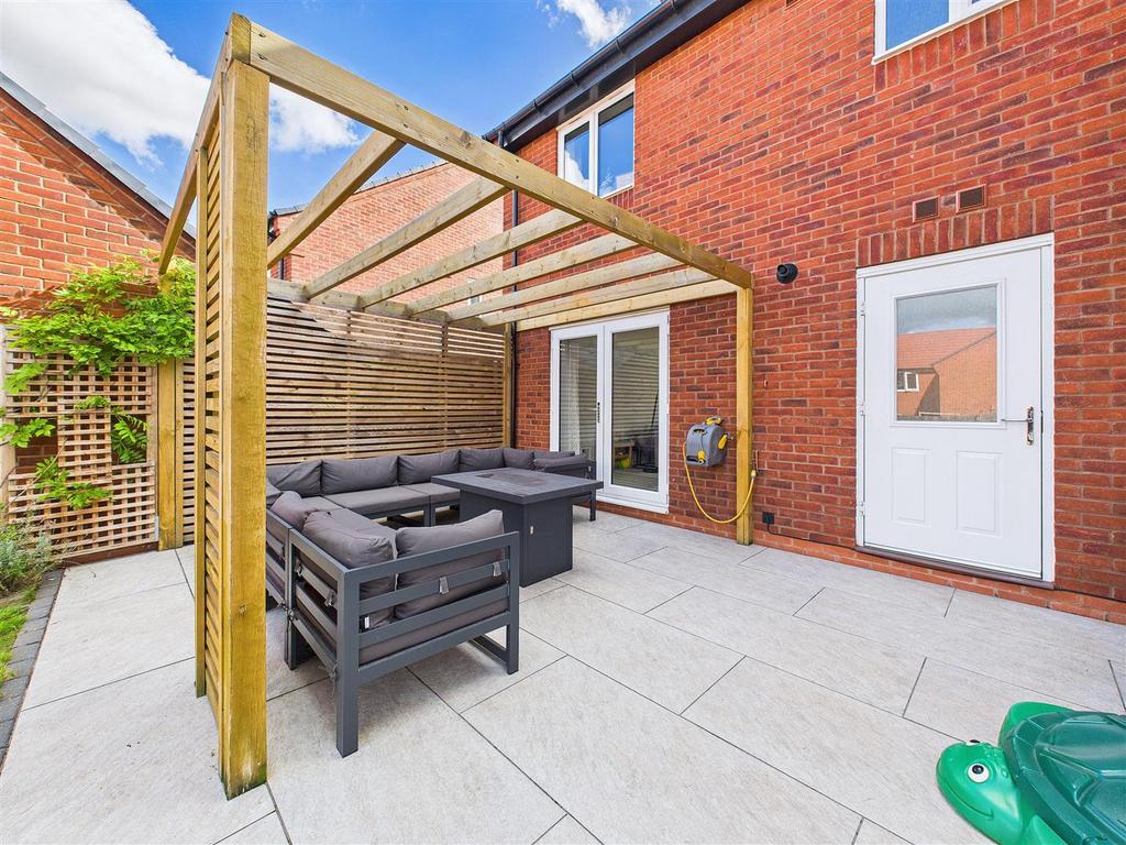 CAM04366 G0-PR0129-STILL046.jpg