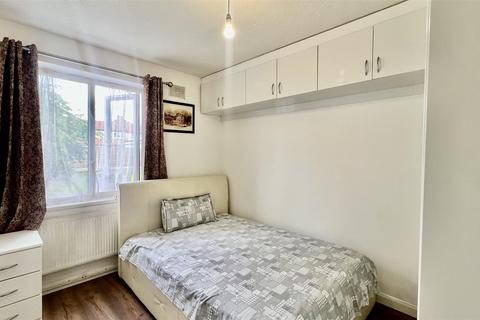 1 bedroom maisonette for sale, Windsor Park Road, Harlington UB3