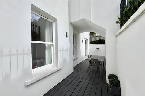 Oak Hill Road, Surbiton KT6