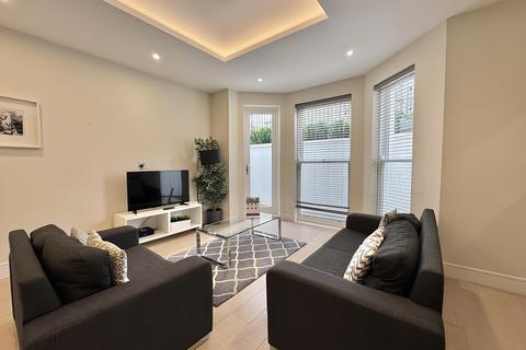 3 bedroom flat for sale, Oak Hill Road, Surbiton KT6