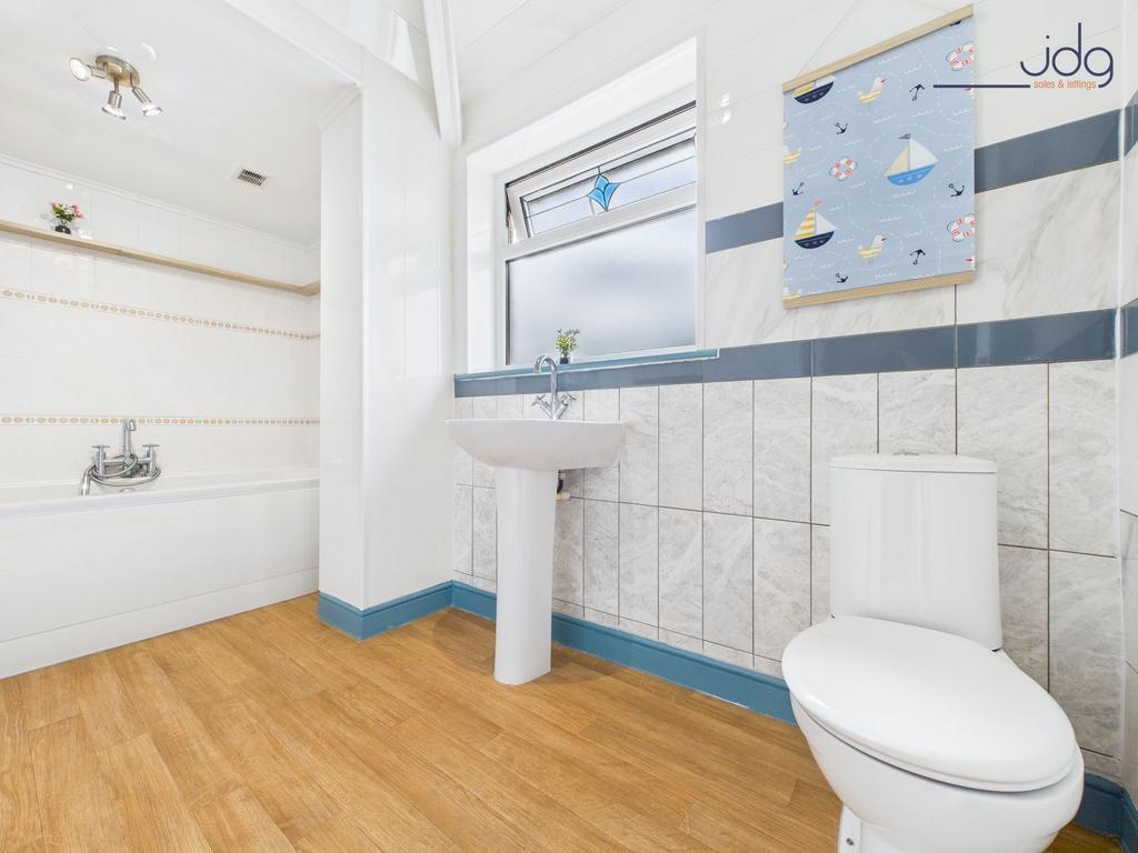 Four Piece Bathroom with Separate Shower