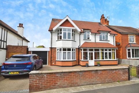 5 bedroom detached house for sale, Drummond Road, Skegness PE25