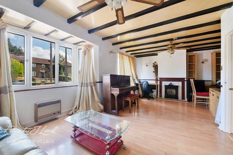 3 bedroom terraced house for sale, Eltham Green Road, London SE9