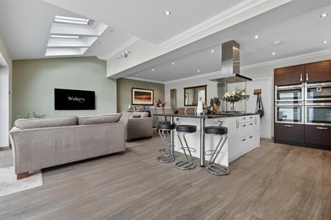 3 bedroom detached house for sale, Surman Crescent, Hutton, Brentwood