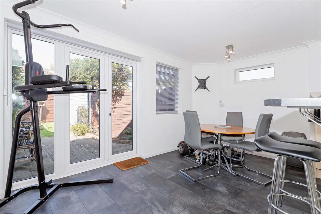 Kipling Ave 12.jpg