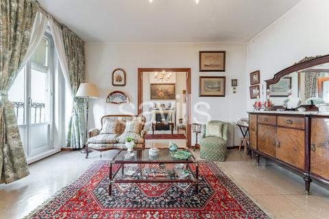 2 bedroom apartment, Property To Renovate In Trafalgar, Trafalgar, Chamberí