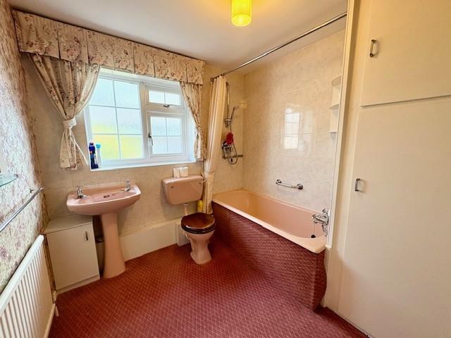 Bathroom.jpg