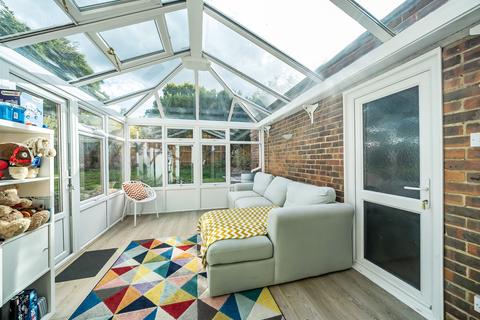 172 Foresters Drive, Wallington, SM6 9LA
