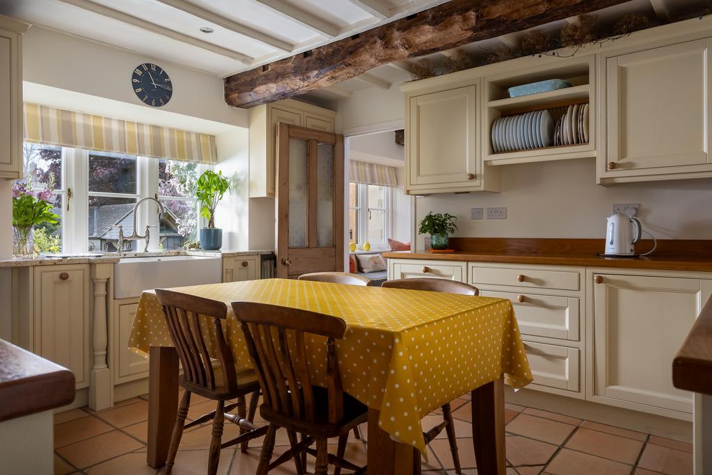 Lavender Cottage, Dunstibourne Leer, GL7 7 AS,...