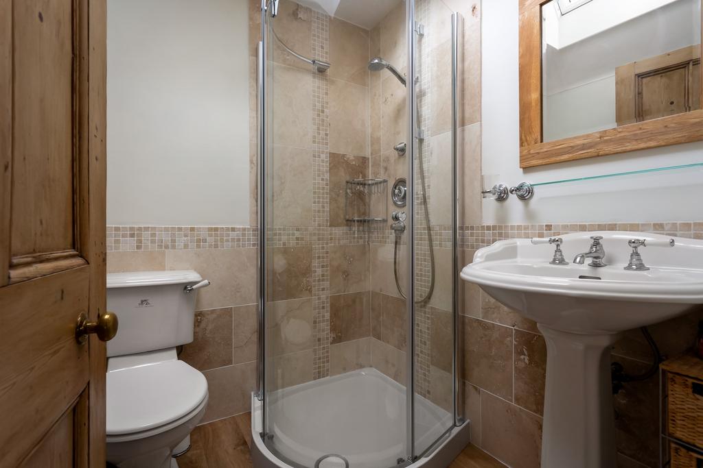 Lavender Cottage, Dunstibourne Leer, GL7 7 AS,...
