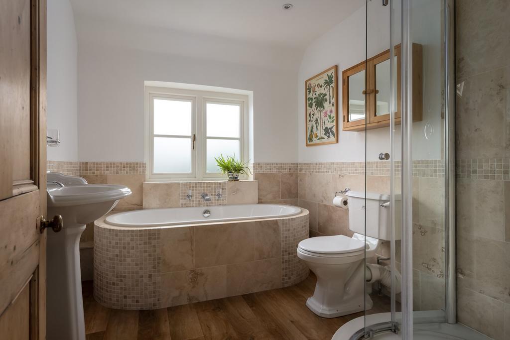 Lavender Cottage, Dunstibourne Leer, GL7 7 AS,...