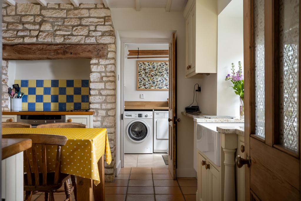 Lavender Cottage, Dunstibourne Leer, GL7 7 AS,...