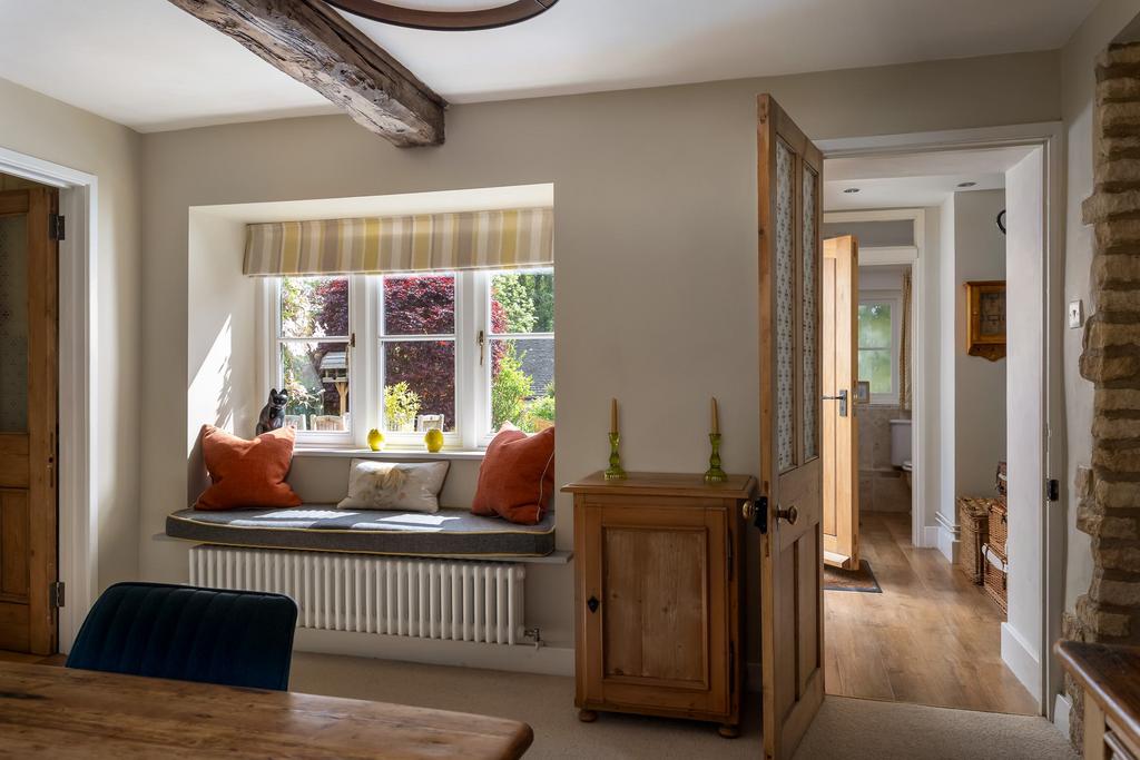 Lavender Cottage, Dunstibourne Leer, GL7 7 AS,...