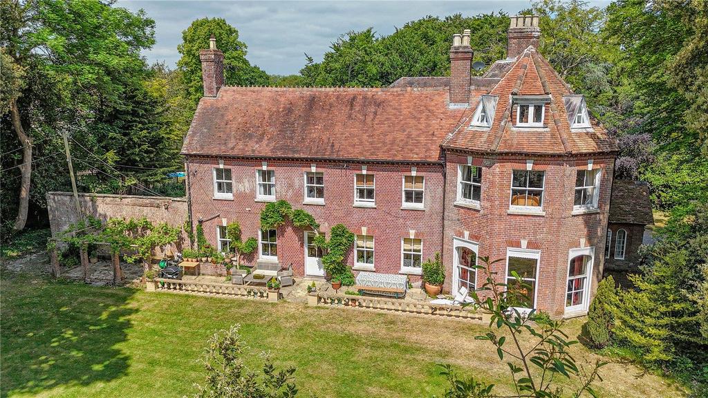 Derritt Lane, Christchurch BH23 8 bed detached house - £1,495,000