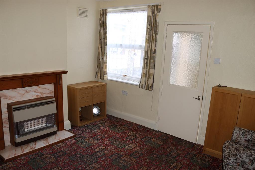 Sitting/dining room