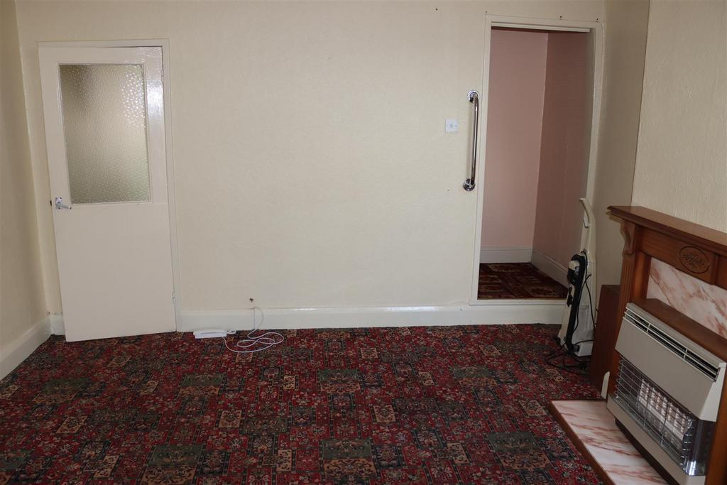 Sitting/dining room