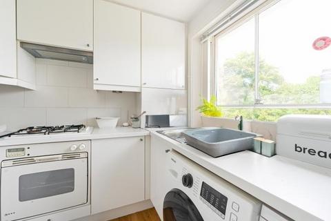2 bedroom flat for sale, Onslow Gardens, London, SW7